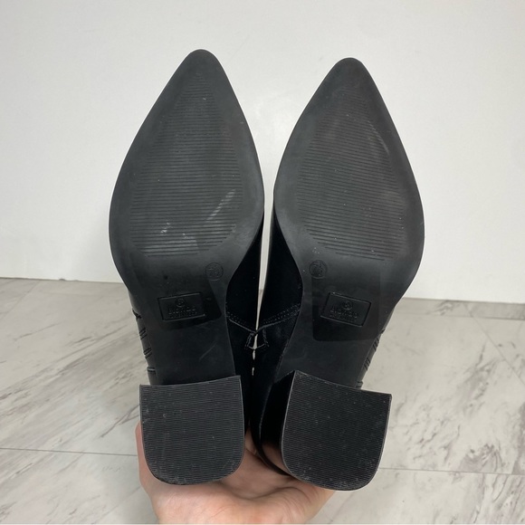 Blondo Indi Black Leather Pointy Toe Heeled Bootie 7 1/2 M - Picture 13 of 14